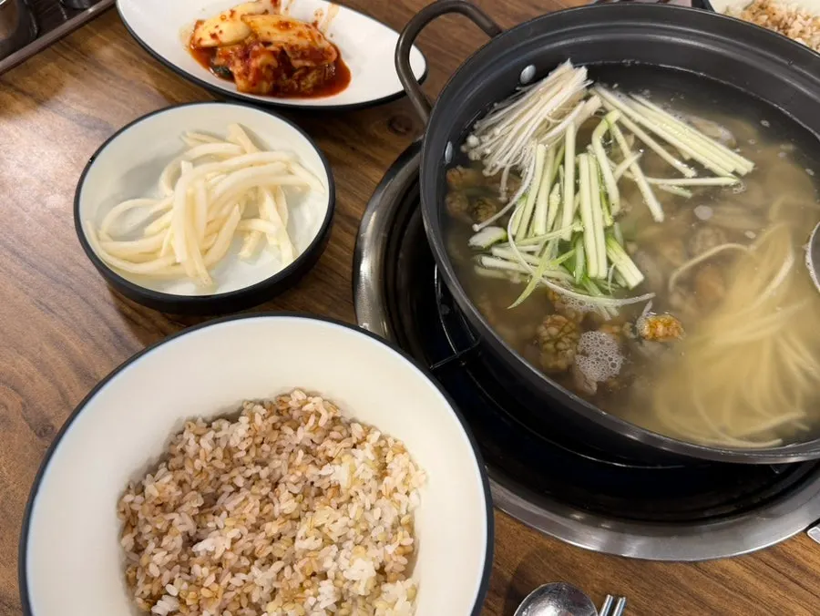 유복칼국수 용인민속촌점 복해물칼국수 정식 상차림