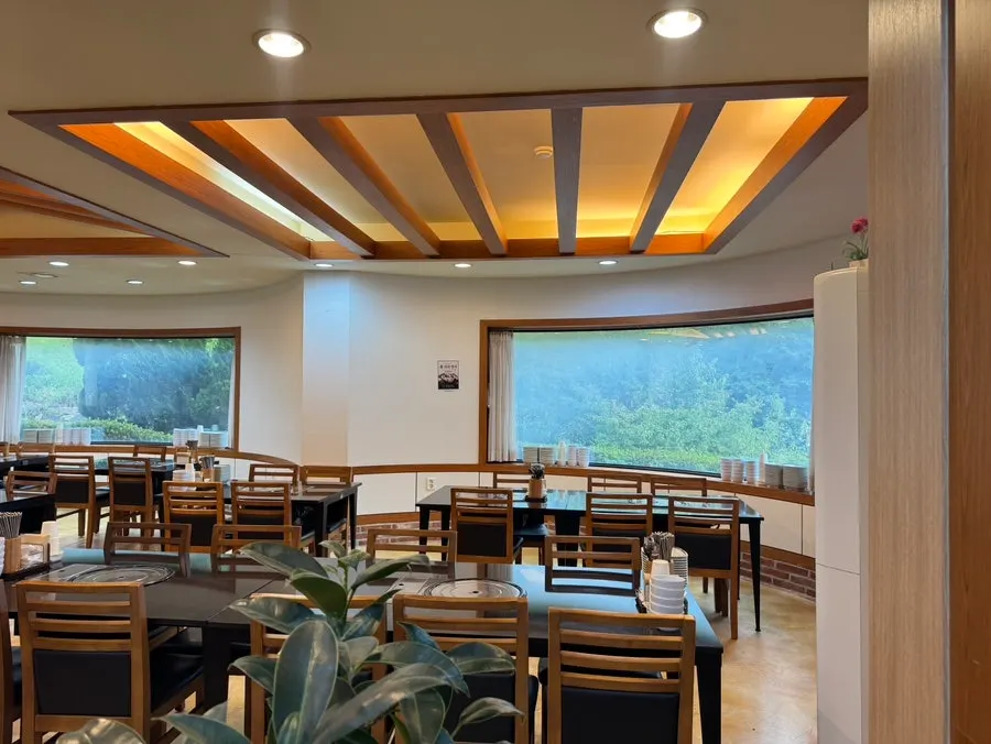Interior of Sotbap Hansang