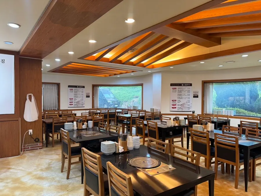 Dining area at Sotbap Hansang