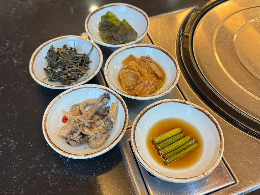 A full set-meal spread