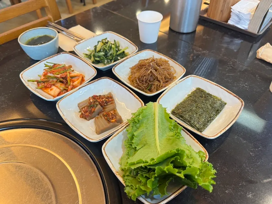 Set-meal table setting