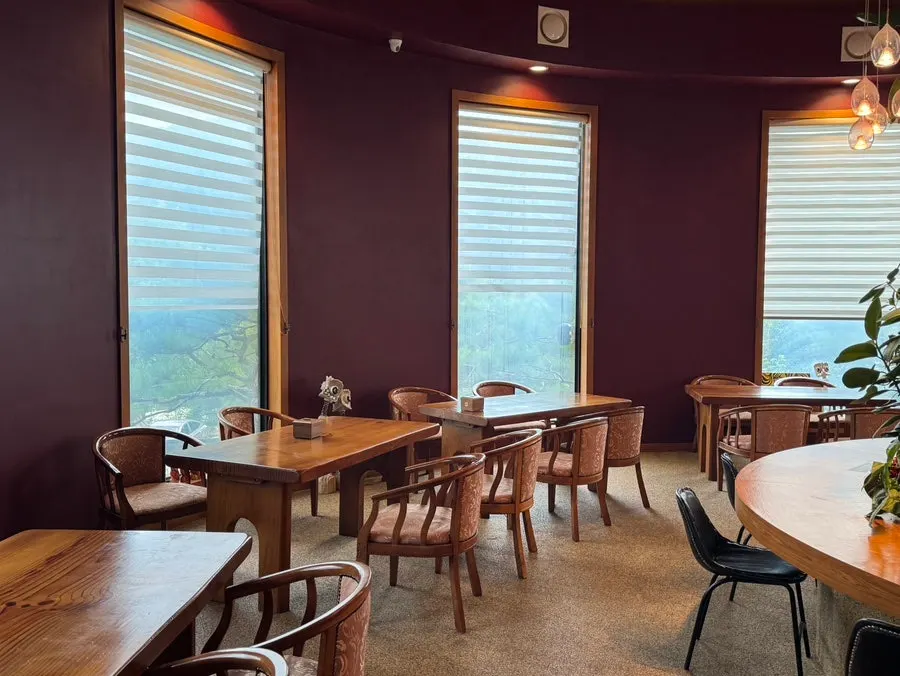 Post-meal lounge area