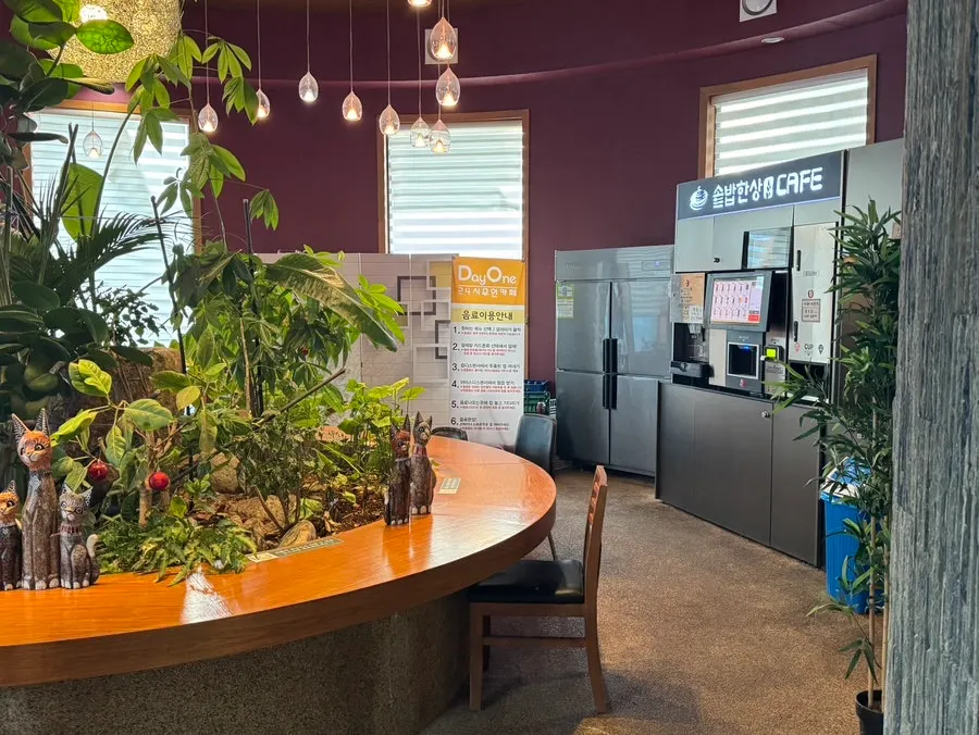 Restaurant lounge area