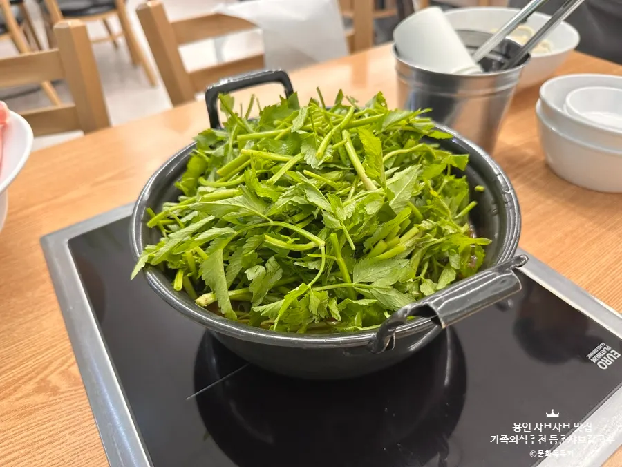 주말 가족외식 샤브칼국수 상차림