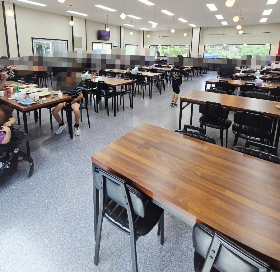 Children's cafeteria trays and round trays