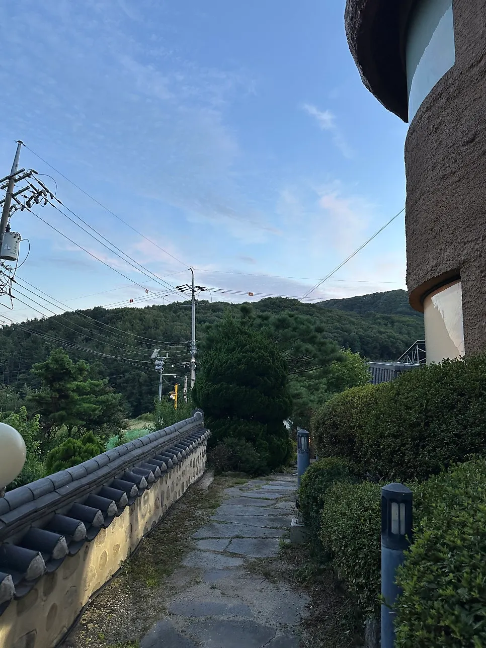 Sotbap Hansang exterior and parking lot