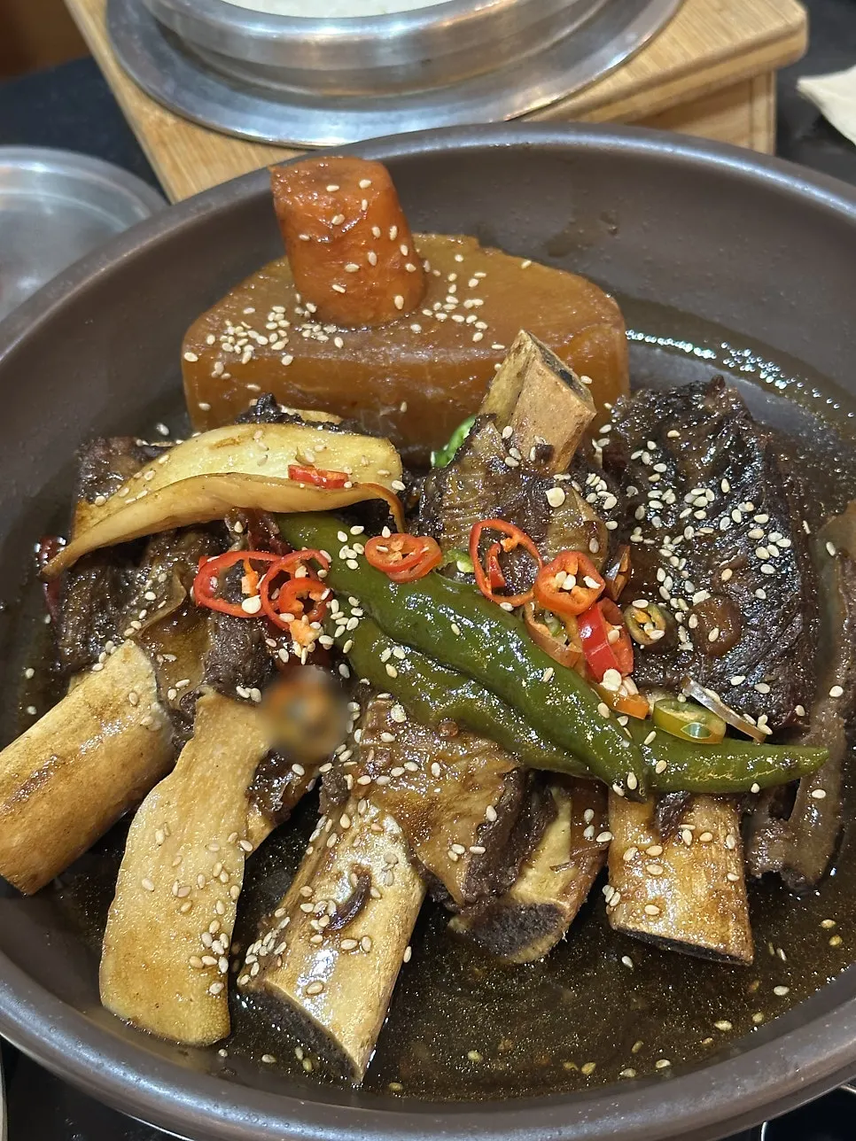 味がしっかり染み込んだカルビ蒸し