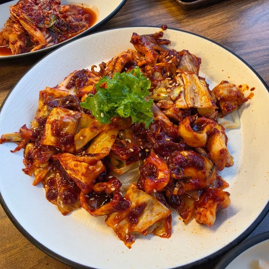 쭈꾸미 보리비빔밥 비벼낸 모습