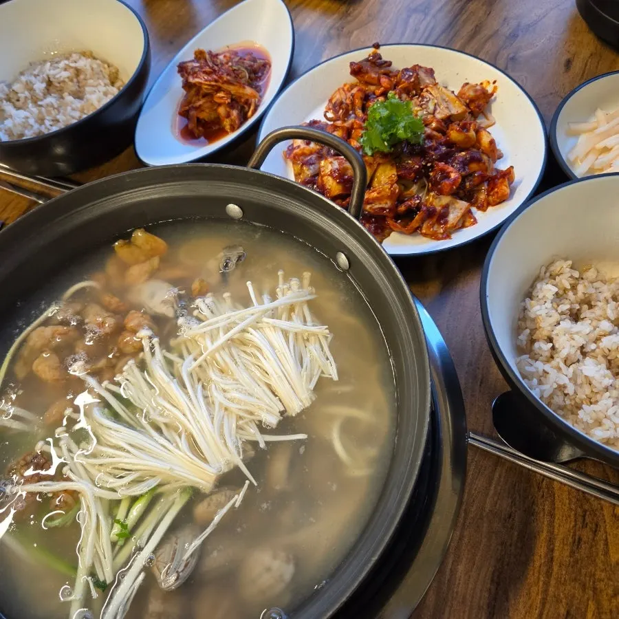 복해물칼국수정식 한상 차림