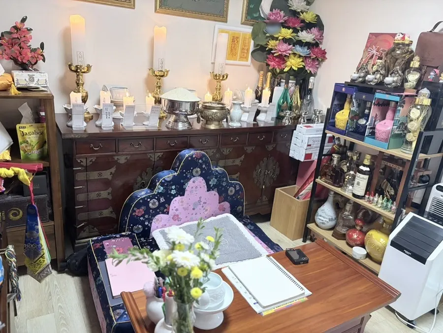 The lively atmosphere inside the fortune teller's practice