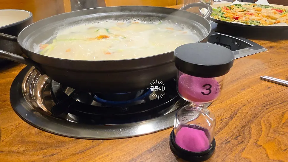 吸附汤汁的有嚼劲刀切面面条