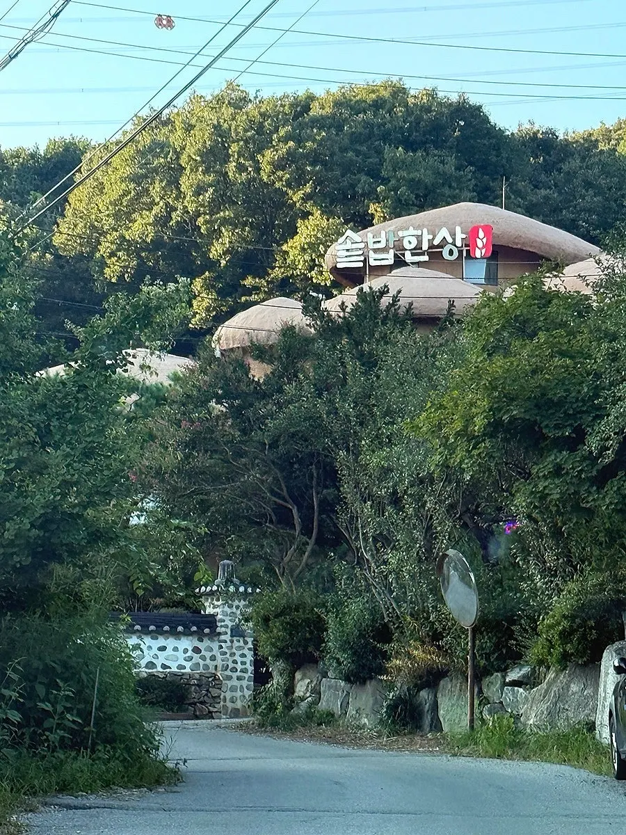 Sotbap Hansang's uniquely atmospheric exterior in Yongin