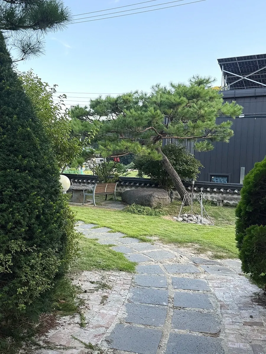 Fairy-tale-like exterior of Sotbap Hansang