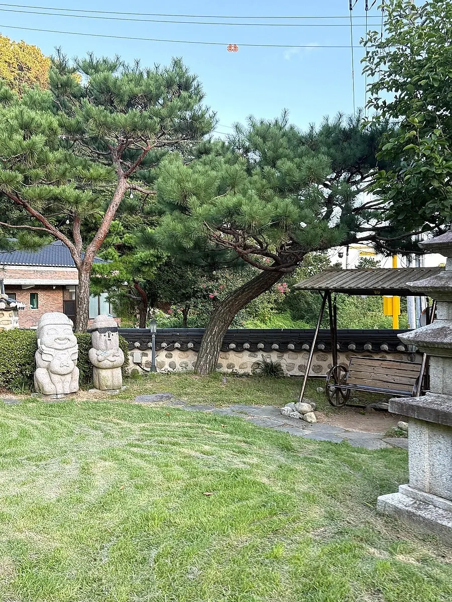 The distinctive exterior of Sotbap Hansang, a Korean restaurant in Yongin