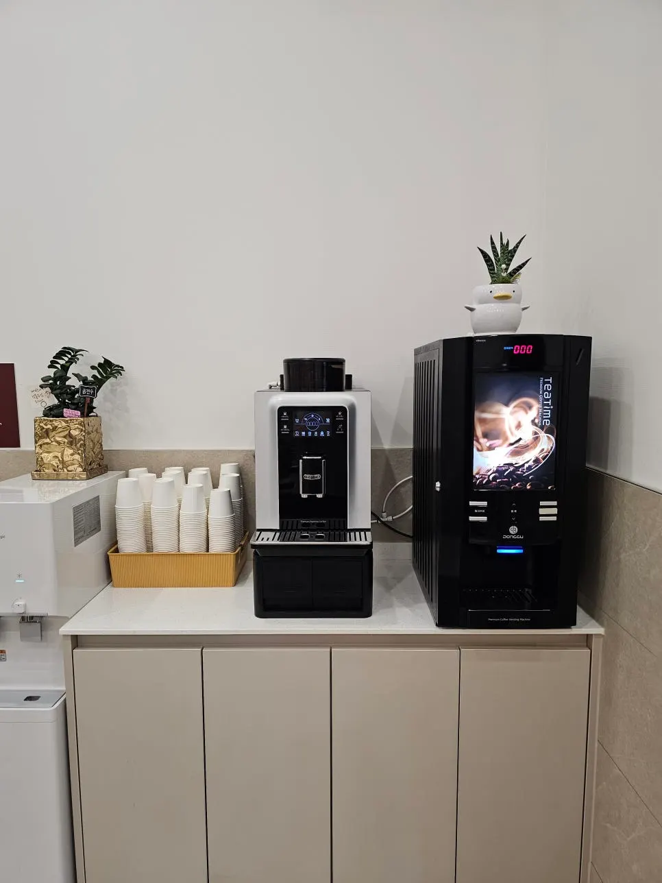 Old-fashioned snacks in the waiting area