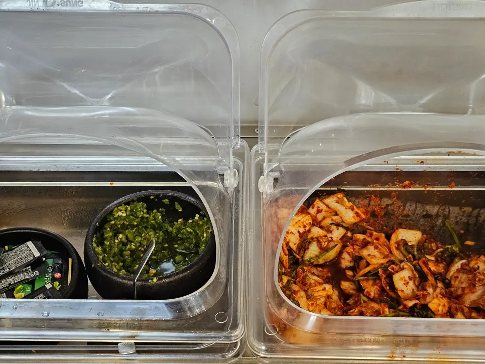 Self-service corner with a pajeon packing area