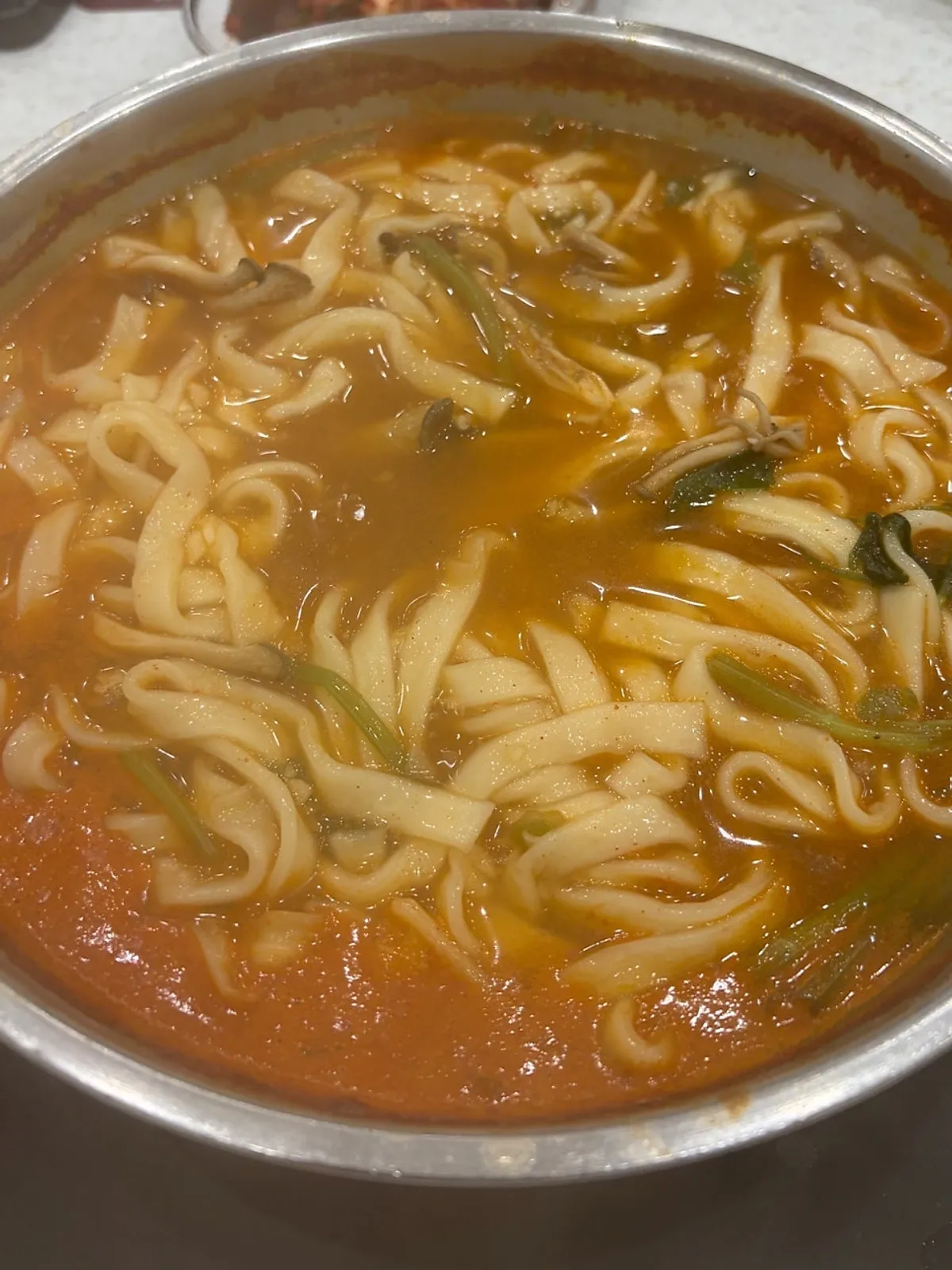 참기름장에 찍은 칼국수 면