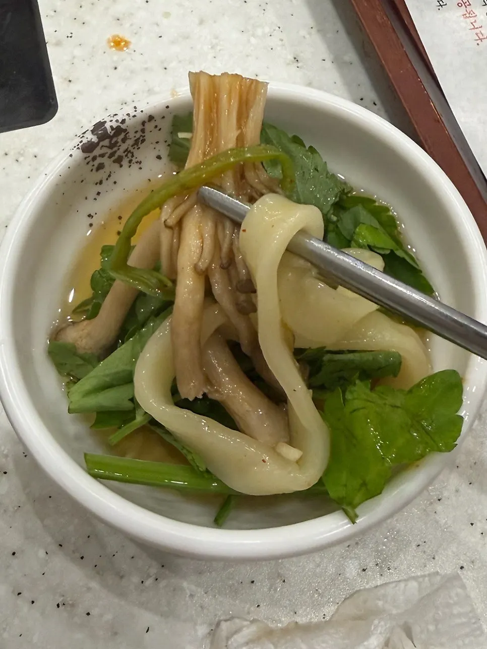 칼국수 마무리 단계의 냄비
