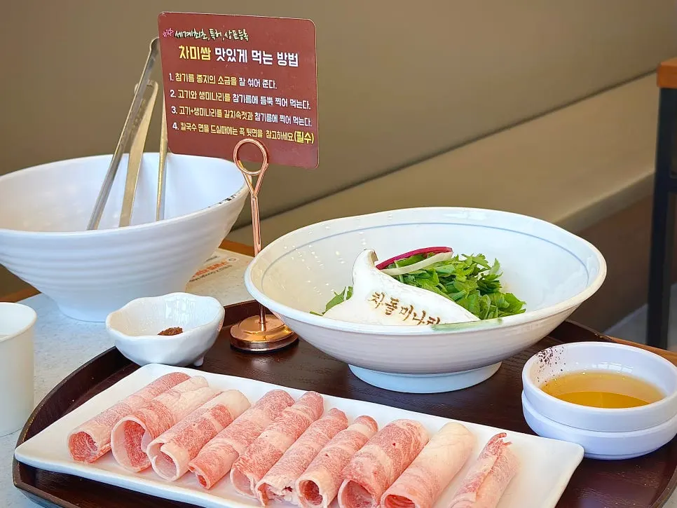 Tray with kimchi and fresh kalguksu noodles