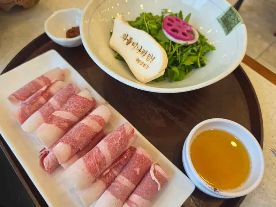Full spread with kimchi, kalguksu noodles, minari and sesame oil dip
