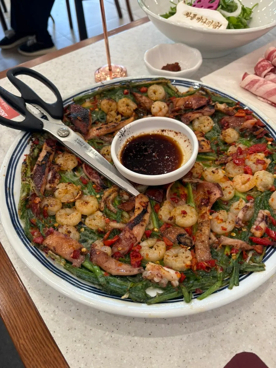 Seafood pajeon packing station