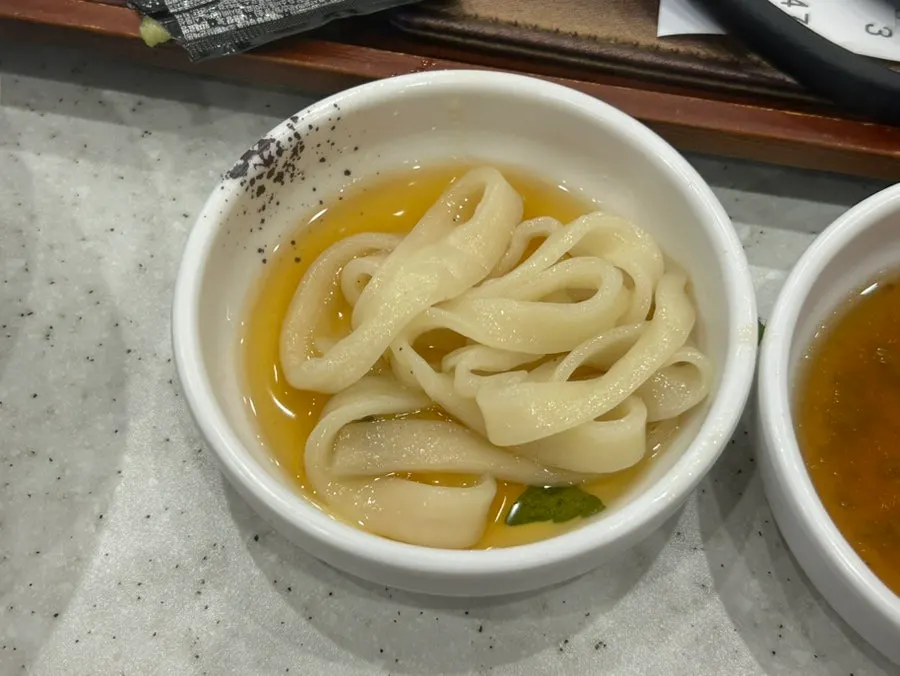 참기름에 찍어 먹는 칼국수 면