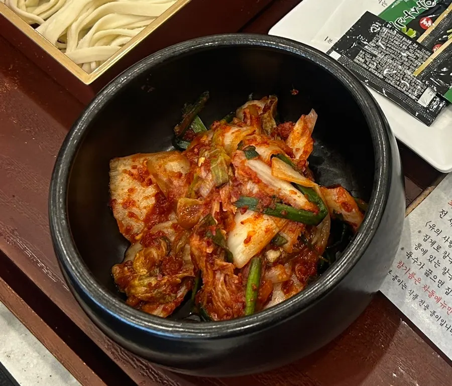 칼국수와 곁들이는 의성마늘김치