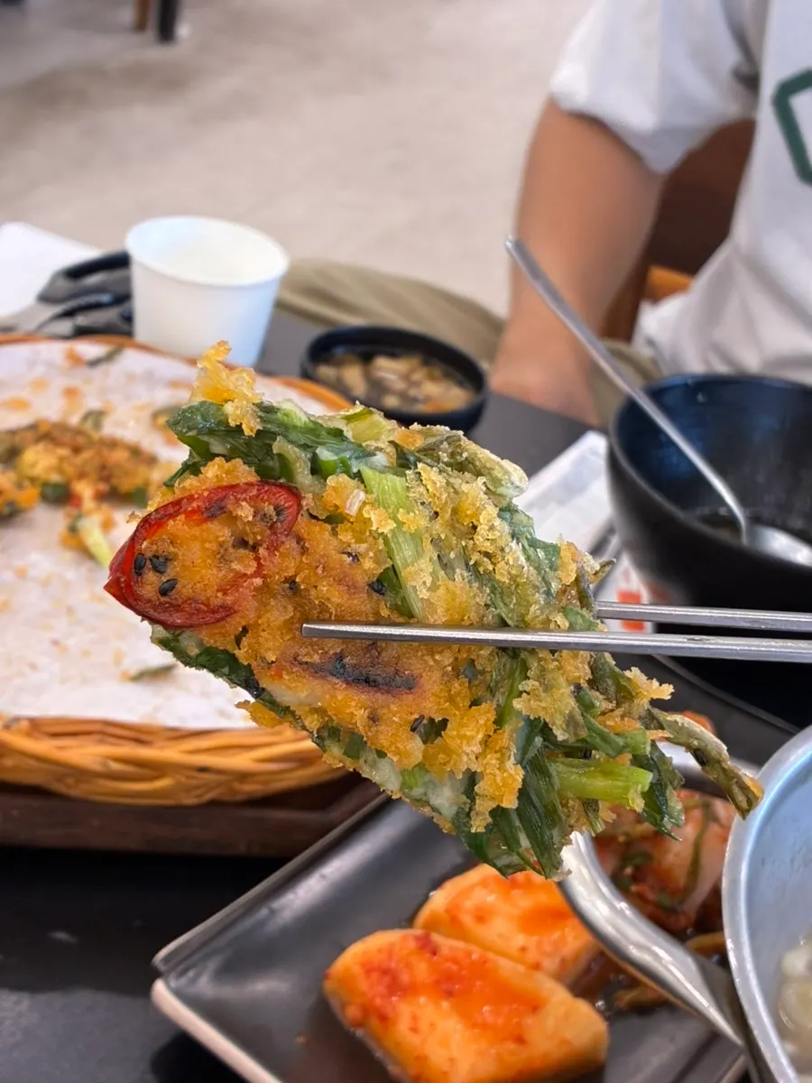 새우와 오징어가 든 빠싹 해물파전