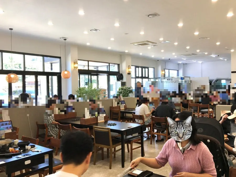 Spacious interior seating at Yun Ujae Shabu Kalguksu Gogidong Branch