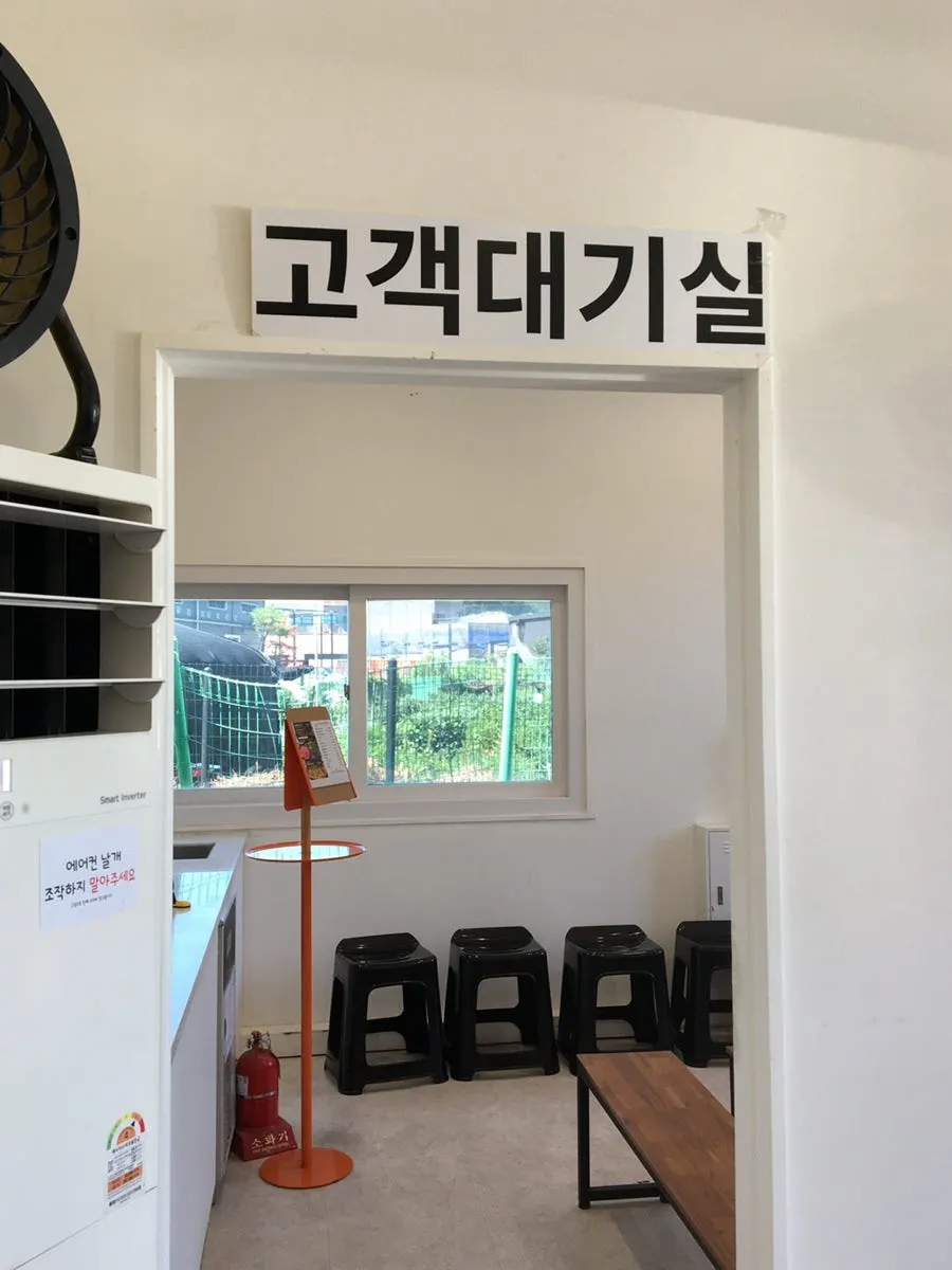 Interior space at Yun Ujae Shabu Kalguksu