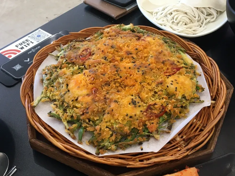 A plate of Yun Ujae's crispy seafood pancake