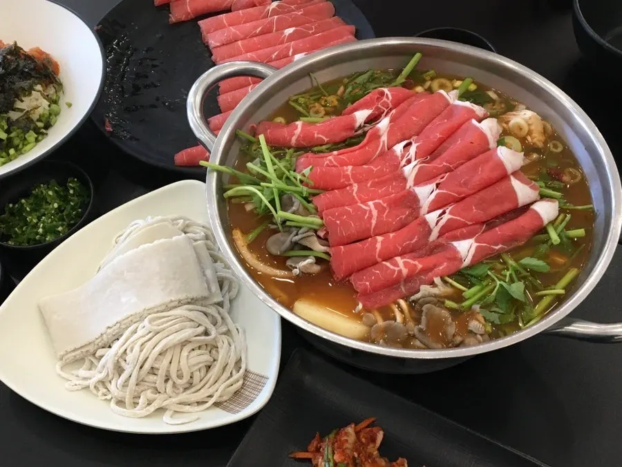 The table at Yun Ujae Shabu Kalguksu after finishing the meal
