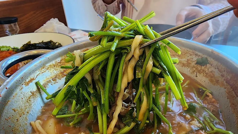 Shabu broth simmered further with added sirloin and vegetables