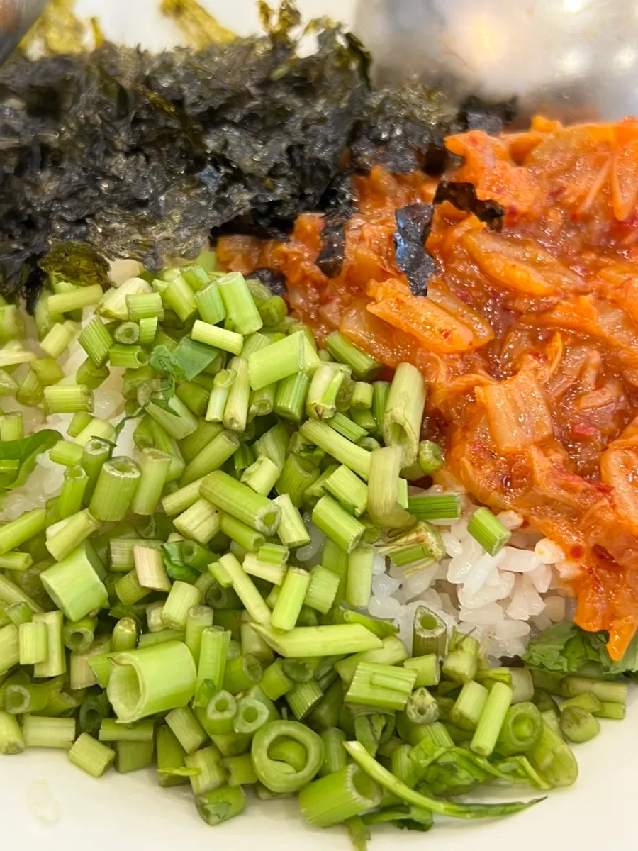 Kalguksu eaten together with geotjeori