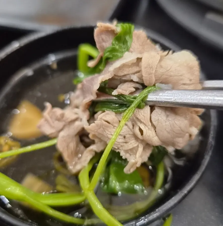 Shabu broth with sirloin and vegetables
