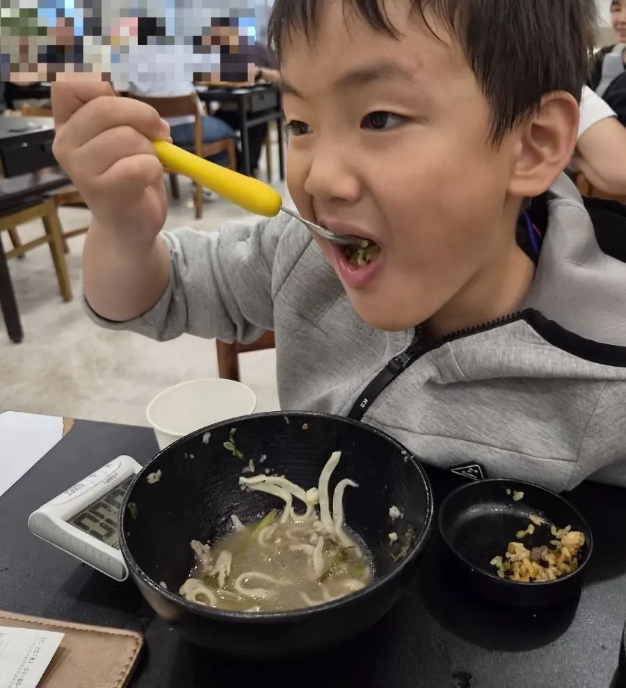 Kalguksu noodles cooked in shabu broth