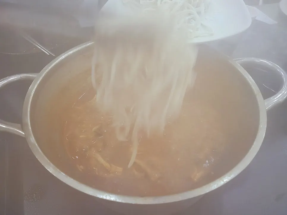 Interior view of Yun Ujae Shabu Kalguksu