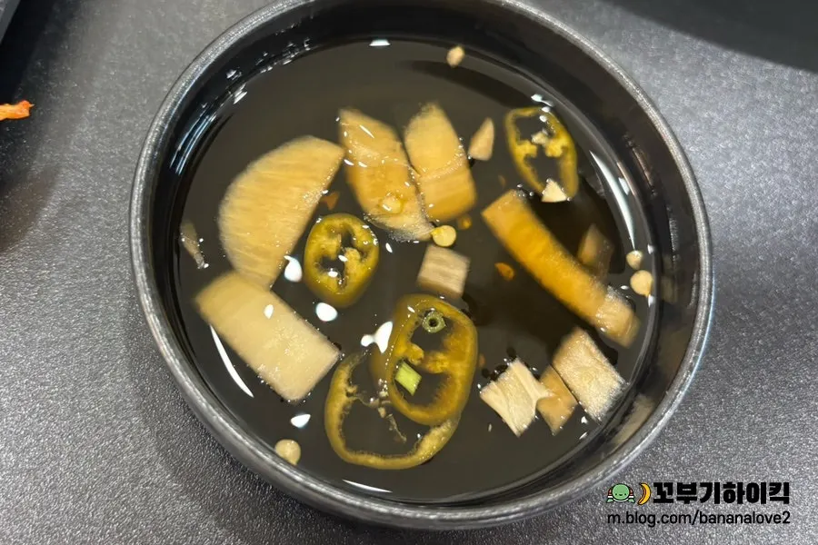 Shabu-kalguksu accompaniments