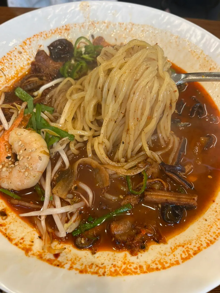 Noodles lifted up from the spicy jjamppong