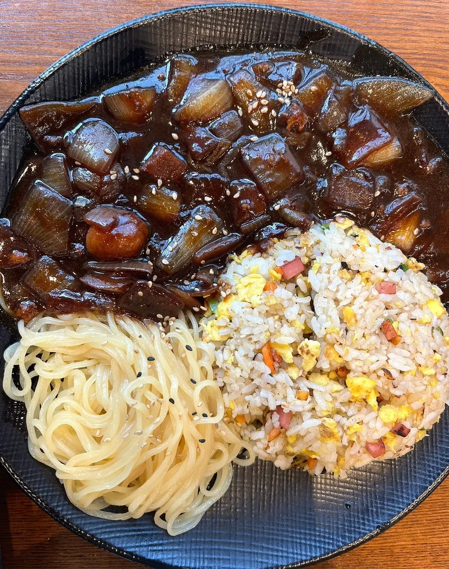 A fried rice spread served with noodles and jjamppong broth