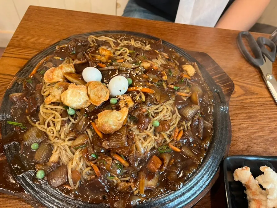 불향 도는 철판 볶음 요리