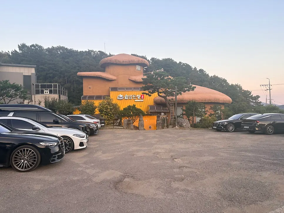 Exterior view of Sotbap Hansang in Idong-eup, Yongin