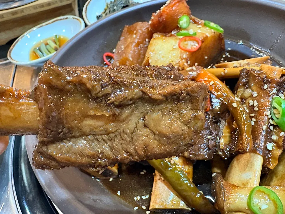 Well-seasoned braised beef short ribs