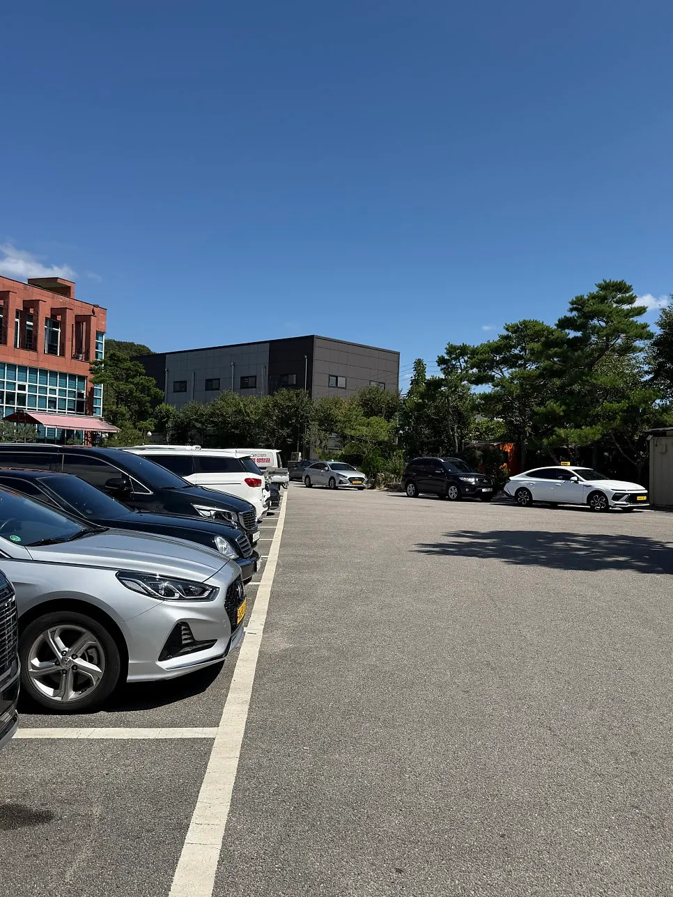 Dedicated parking lot in front of the restaurant