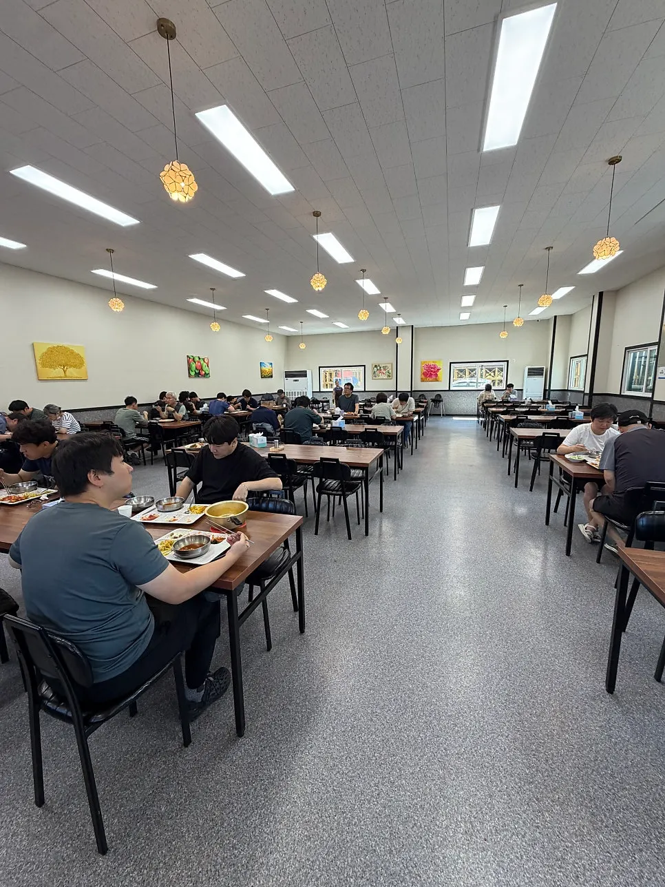 Spacious Korean buffet dining area