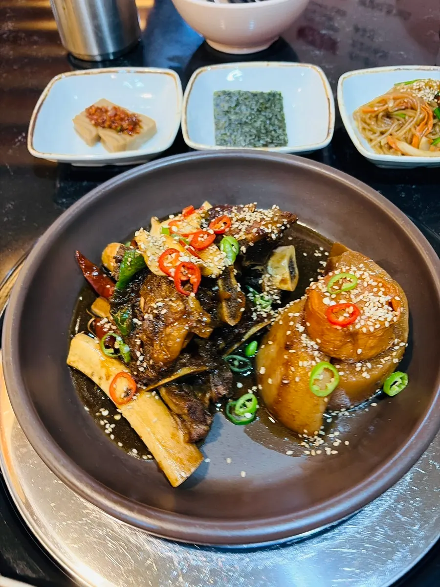 Radish cooked together with the braised short rib
