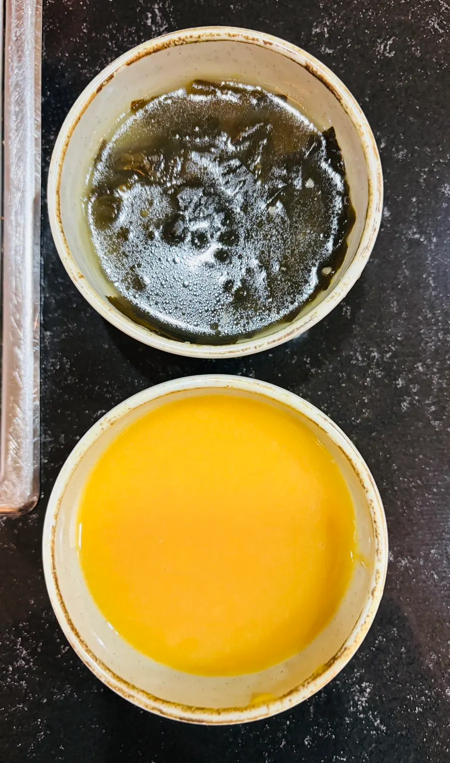 Pumpkin porridge and seaweed soup served before the meal