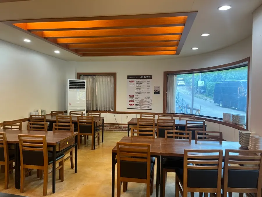 Spacious dining room suitable for company dinners