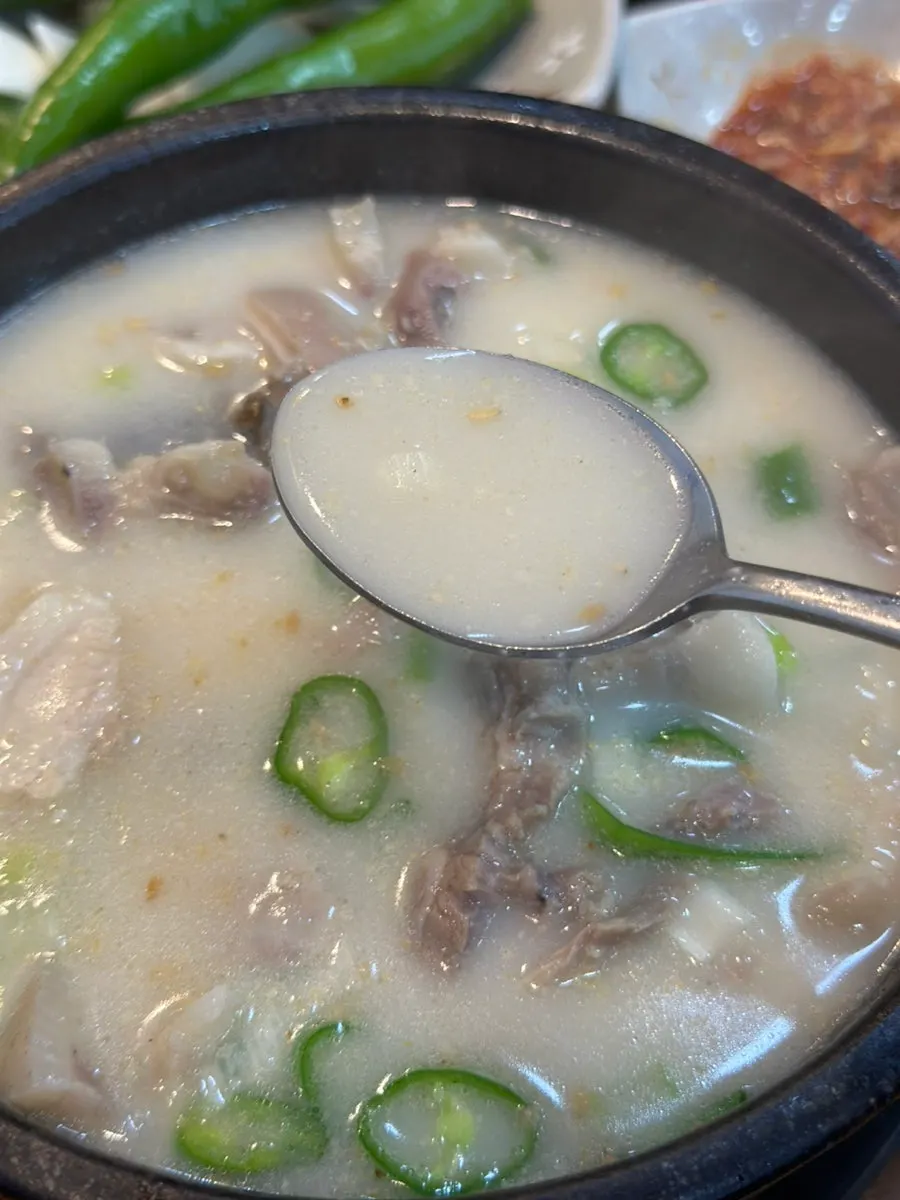 뽀얀 국물의 순대국밥 일반 한 그릇