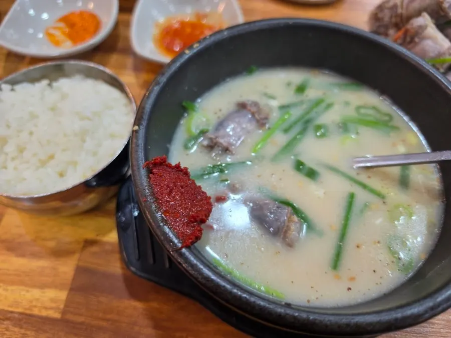 부추가 올라간 순대만 들어간 순대국
